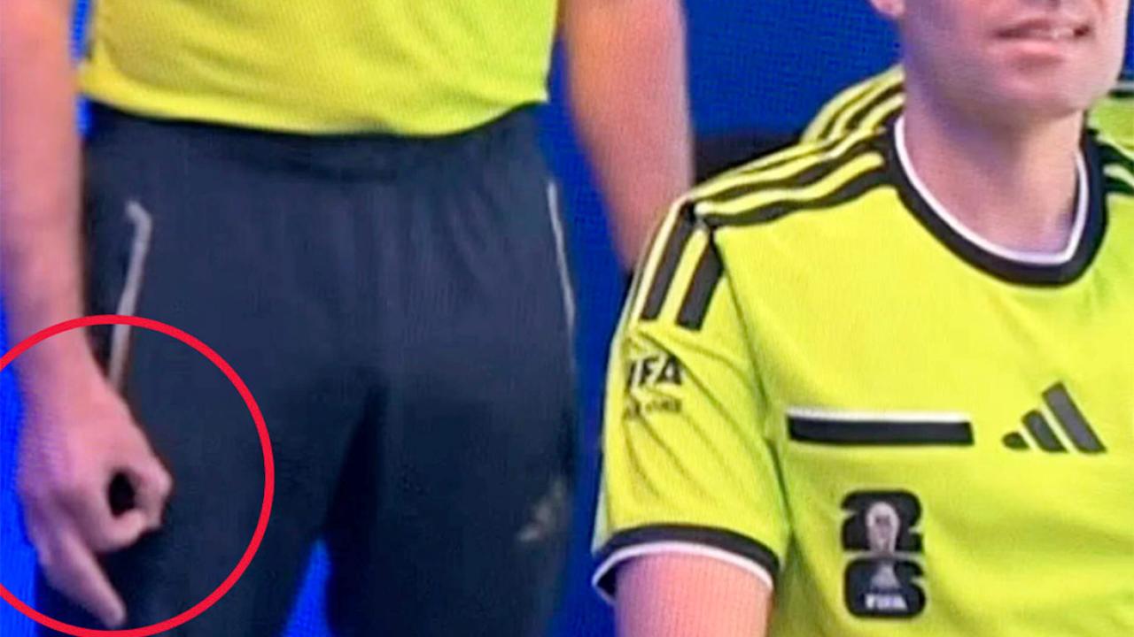 FIFA, VAR Hakeminin Maç Öncesi Yaptığı Tartışmalı El İşaretini Soruşturuyor