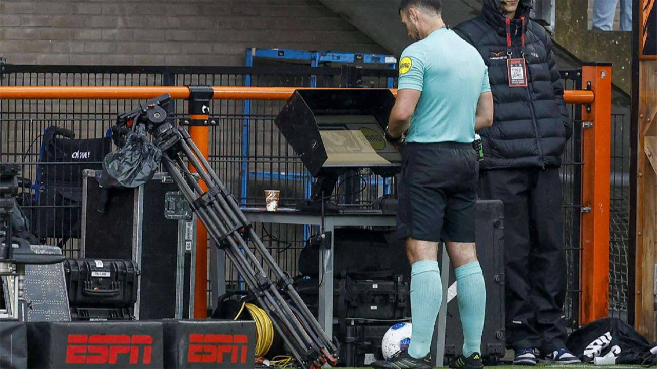 Hollanda Futbolunda VAR’a Rağmen Hatalar Bitmedi: Eredivisie’de Bir Sezonda 21 Yanlış Karar