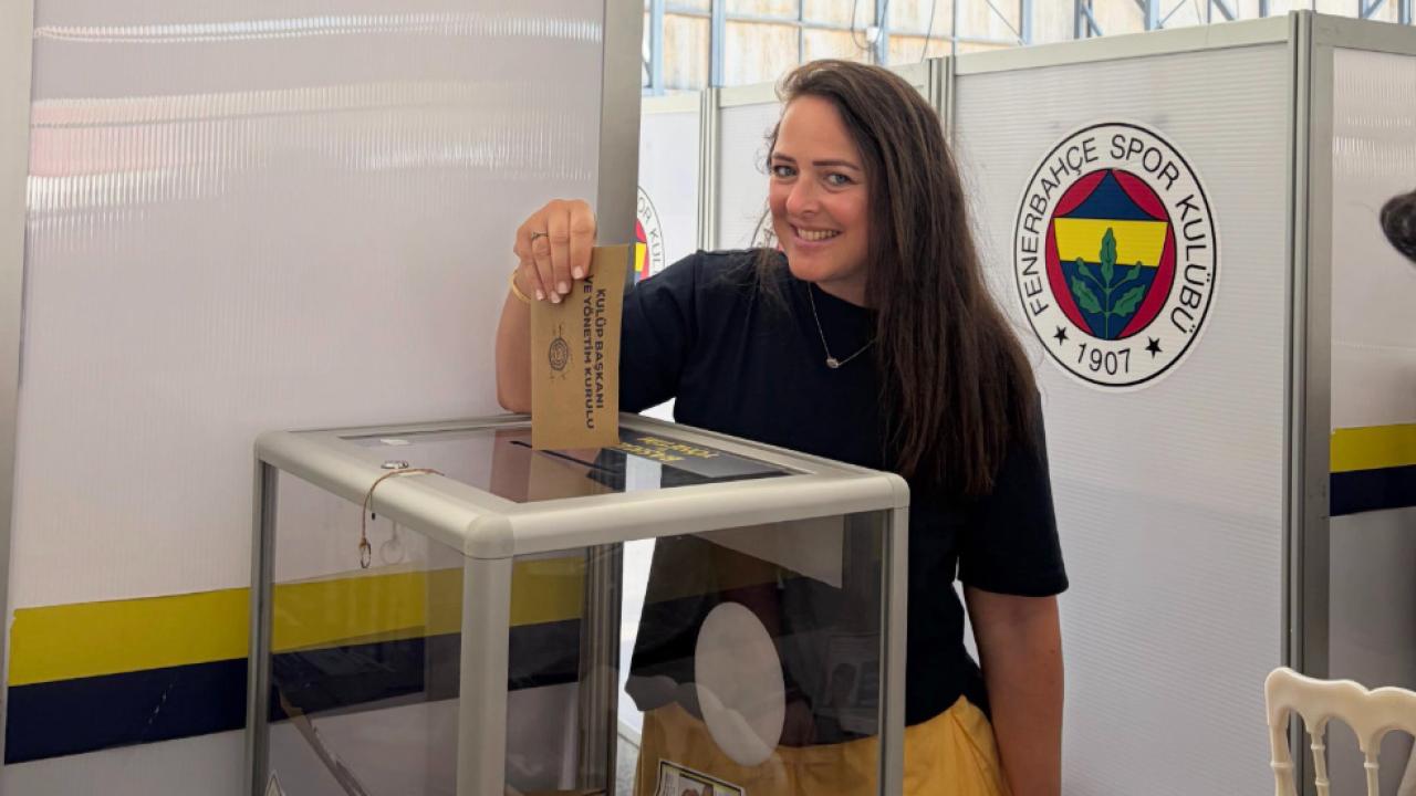 Hollanda'dan İstanbul'a Giden Fenerbahçeli Taraftar Oyunu Kullandı: “Kulübe Karşı Sorumluluğumu Yerine Getirdim”