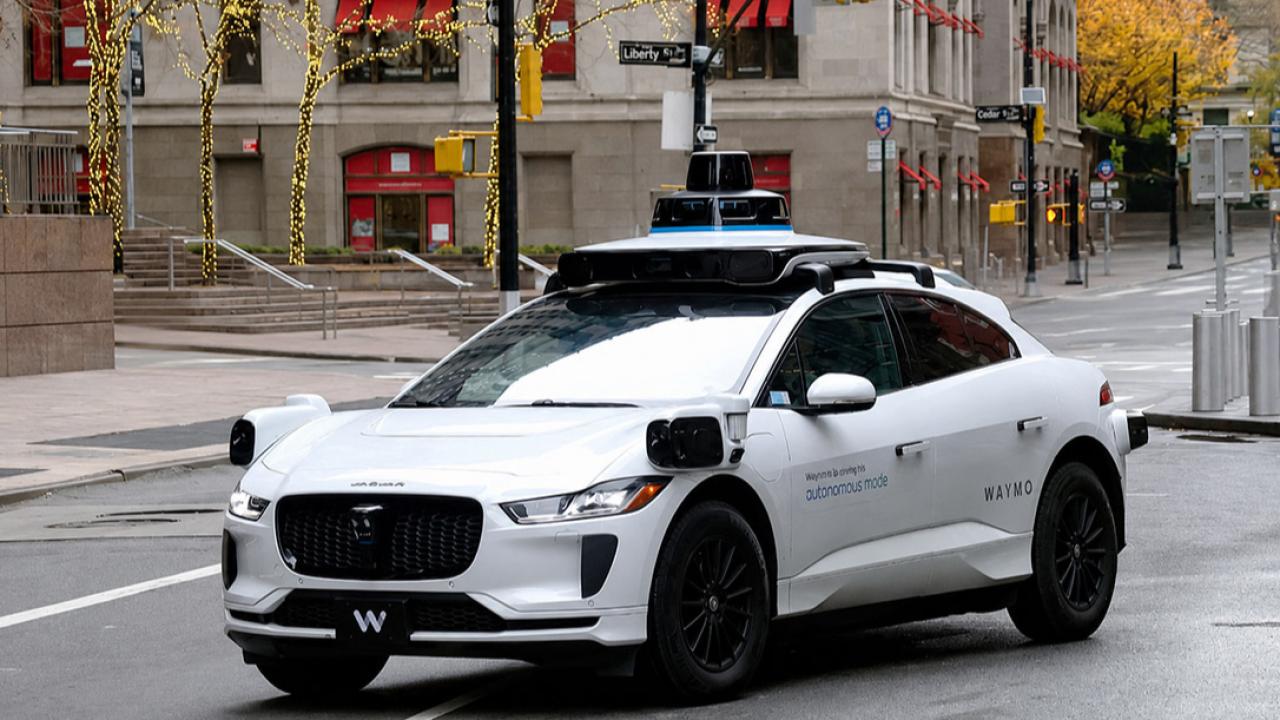 Waymo, Yol Çalışmalarını Algılamayan 3.900 Robotaksiyi Geri Çağırdı