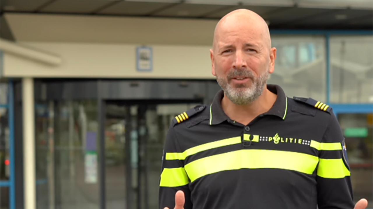 Amsterdam’da Sigara Vermeyi Reddedince Dişlerinden Oldu