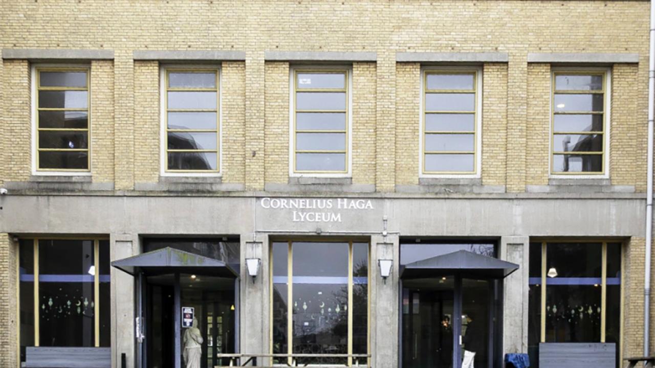 Hollanda Eğitim Müfettişliği: Amsterdam’daki Cornelius Haga Lisesi Yönetiminde Ciddi İhmaller Tespit Edildi